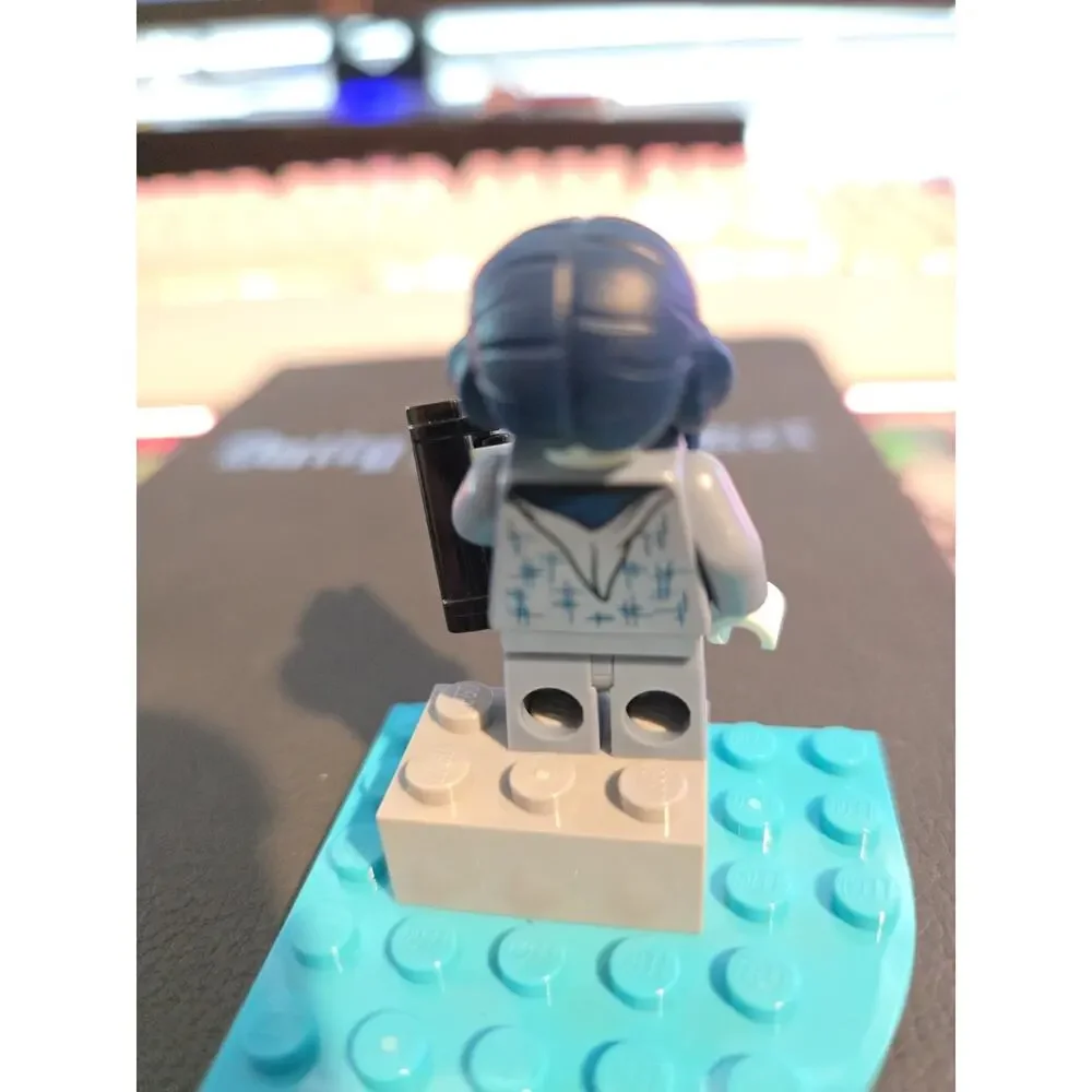 Moaning Myrtle w/ Tom Riddle's Diary - LEGO Harry Potter Mini Figure - Picture 2 of 2